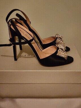 NIB Dee Ocleppo Gorgeous Black Satin With Faux Diamond Bows